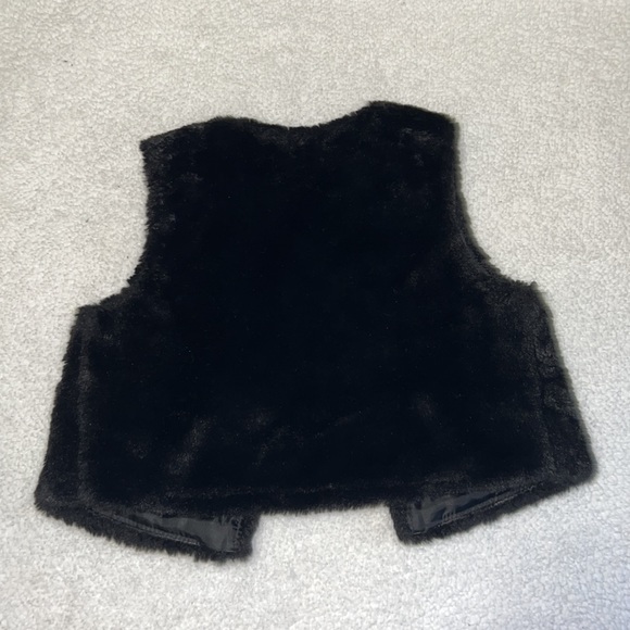 FUR VEST | OLD NAVY 🖤 - Picture 2 of 4